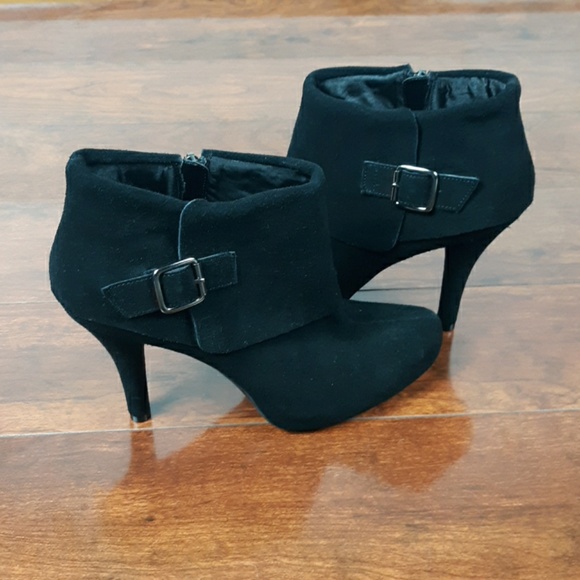 Kenneth Cole Reaction Shoes - Kenneth Cole Reaction Black Suede Bootie 8.5